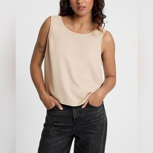 NWT Express crew neck flowy tank. Size XS